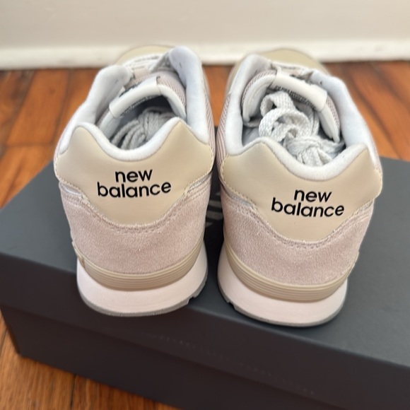 NWT New Balance 574 Cream and Gray Sneakers 8 - Picture 4 of 9